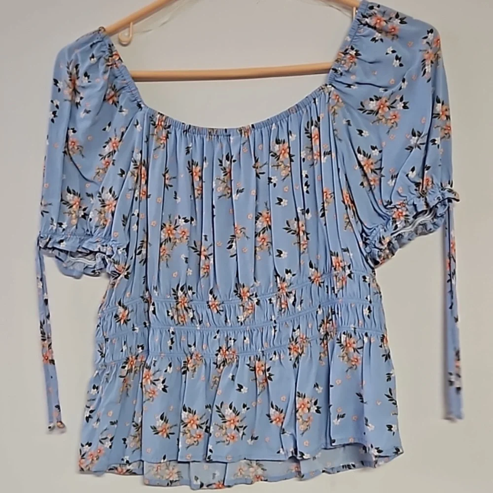 Pretty Sky Blue Floral Blouse with Puff Sleeves - Picture 2 of 3